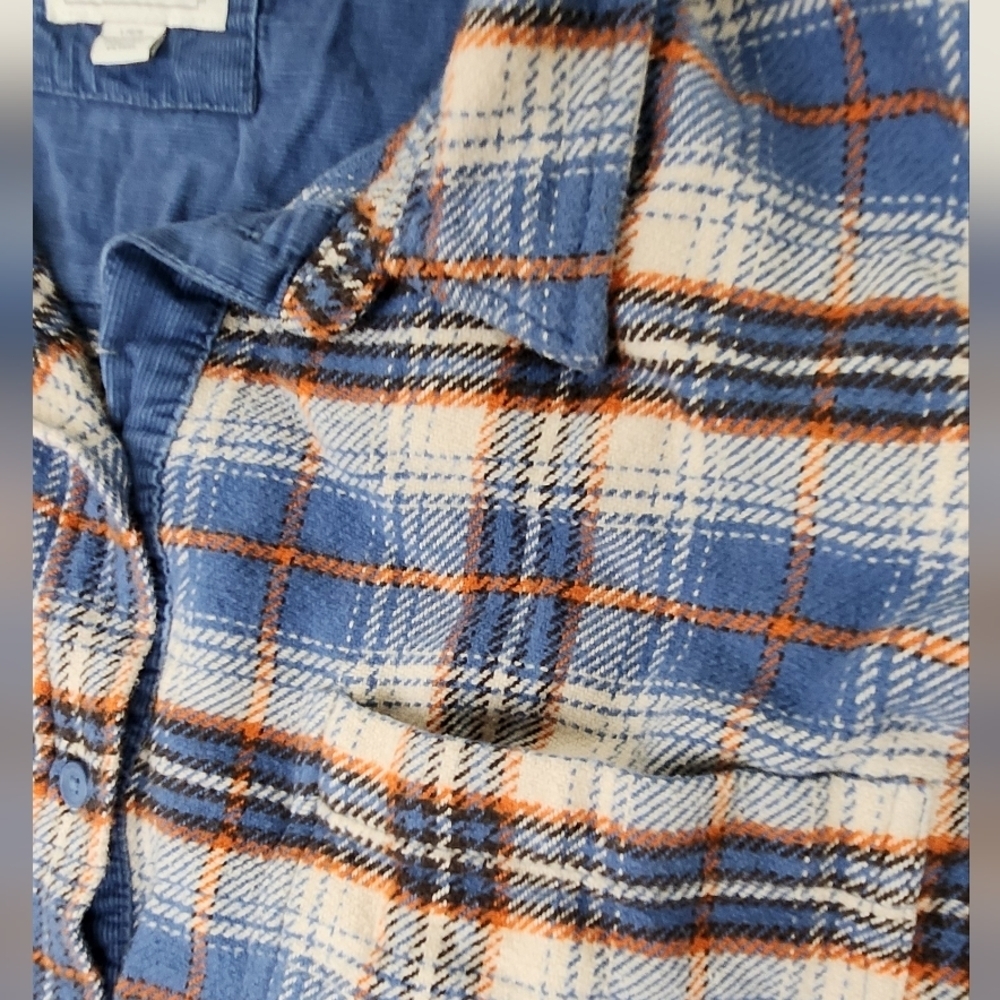 American Eagle Heavyweight Button Flannel Style Top. - Picture 2 of 9